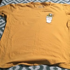 T-shirt mustard colored